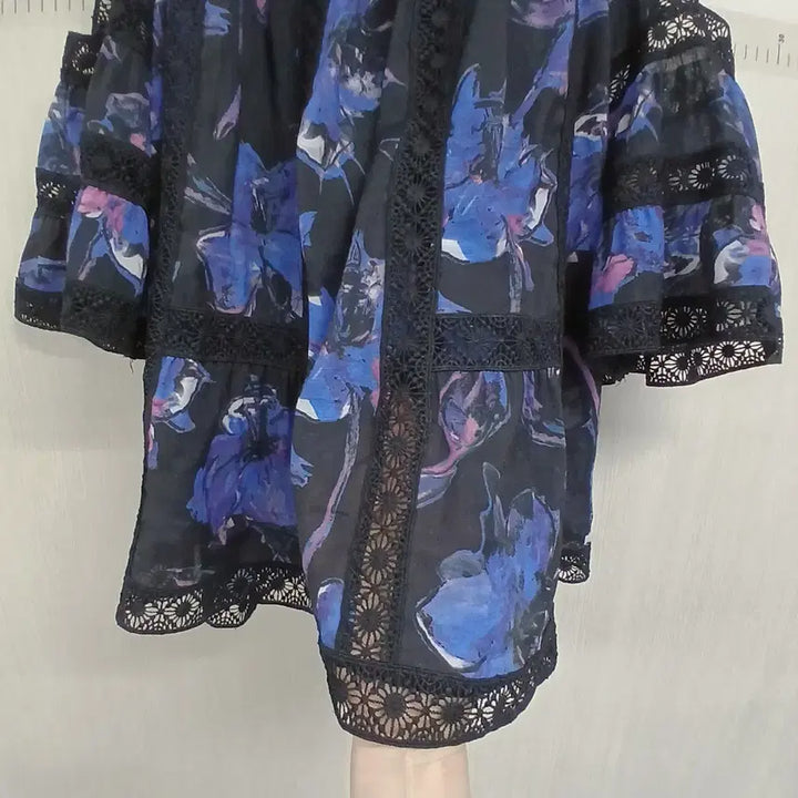 [BUNJANG] Blue Flower Pattern Lace Short-Sleeve Blouse / 블루 플라워 패턴 레이스 반팔 블라우스