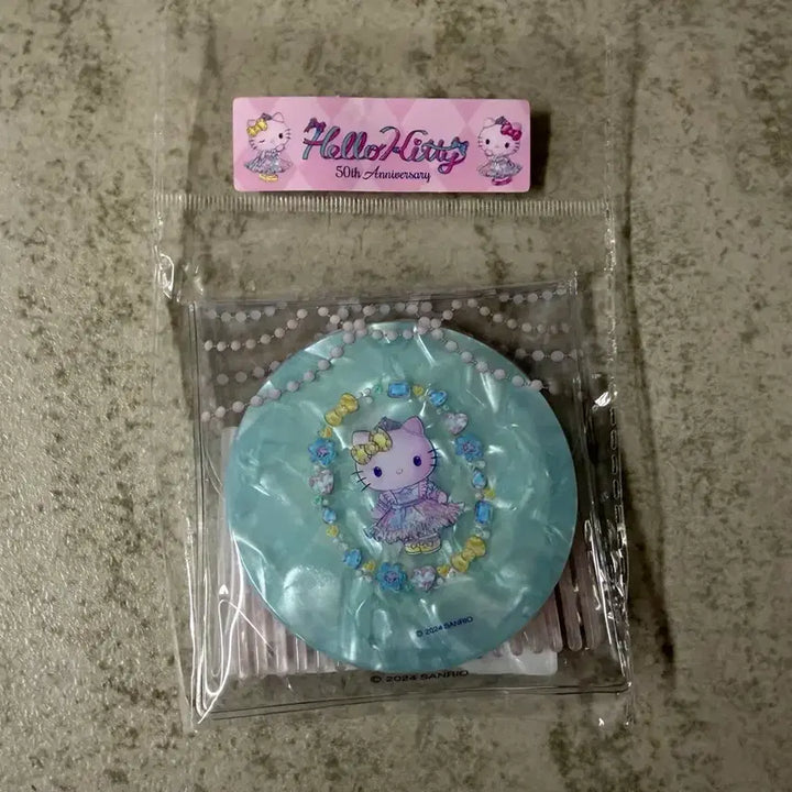 [BUNJANG] Sanrio Hello Kitty 50th Anniversary Limited Edition Mother-of-Pearl Comb and Mirror Set / 산리오 키티50주년 한정판 자개 빗 거울 세트