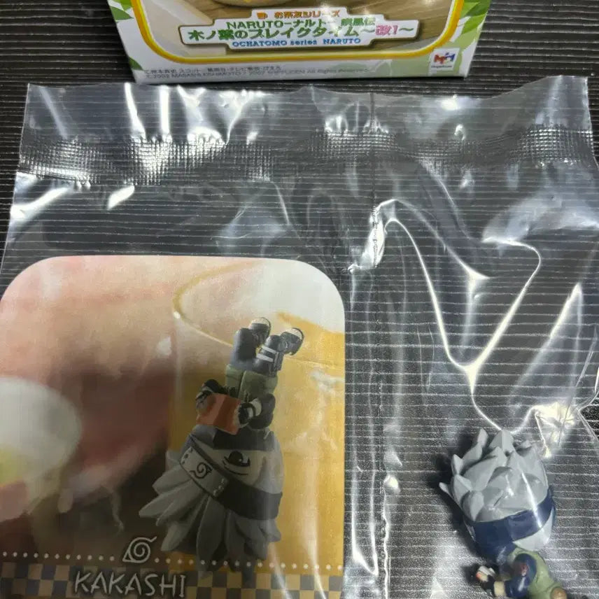 [BUNJANG] Naruto Kakashi Ochakomo Figure / 나루토 카카시 오챠토모 피규어 거꾸로 책읽는 모습