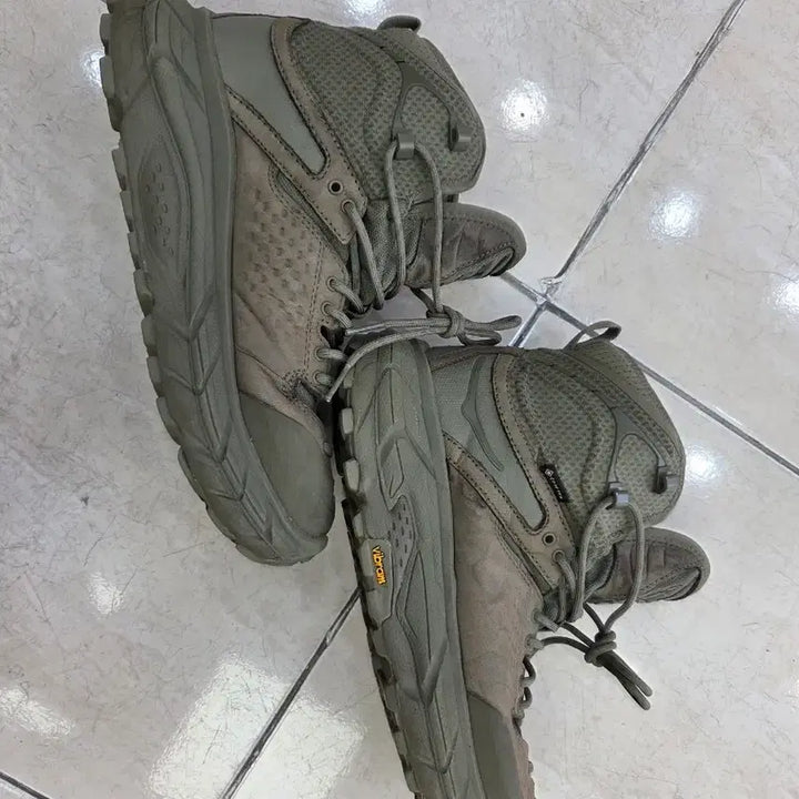 [SOLD OUT] 호카 토르하이