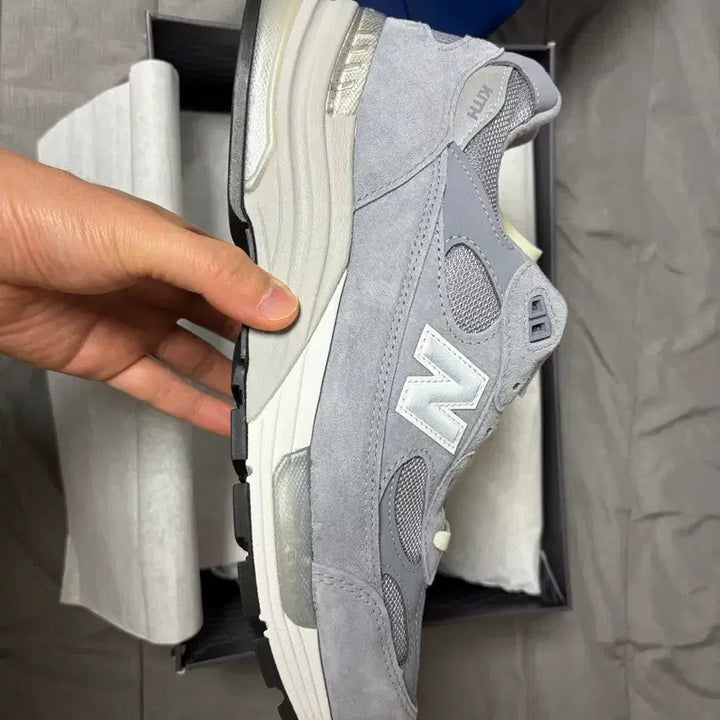[BUNJANG] Kith x New Balance 992 Argon Sneakers (Size 280) / 키스 뉴발란스 992 아르곤 280 (사이즈교환 가능 260)