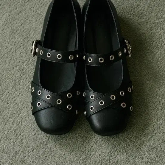[BUNJANG] Forunrunn Big Eyelet Strap Mary Jane Black Shoes / 포른른 빅 아이렛 스트랩 메리제인 블랙 250