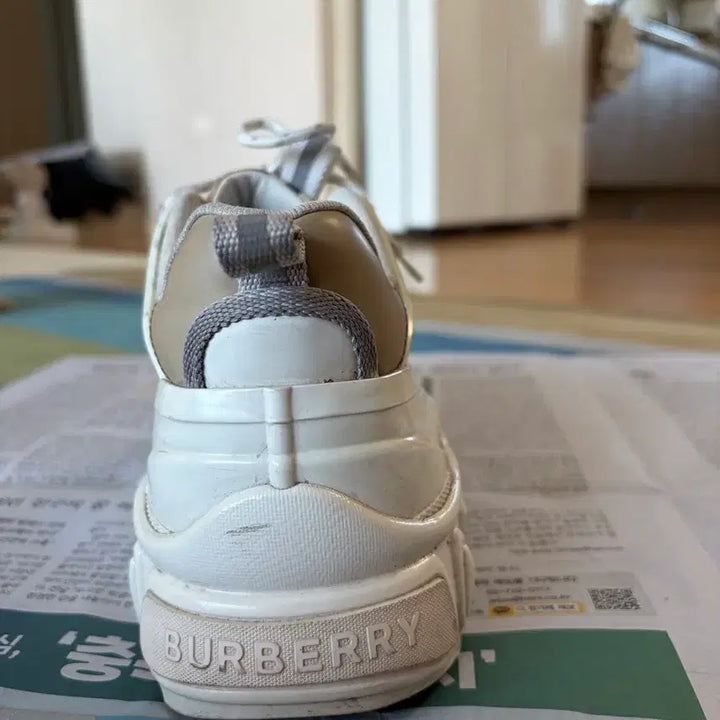 [BUNJANG] Burberry Signature Check Pattern Sneakers / 버버리 스니커즈