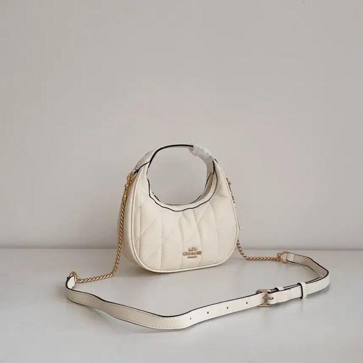 [BUNJANG] COACH Leather Quilted Clutch Bag with Shoulder Strap / 코치 핸드백 클러치백