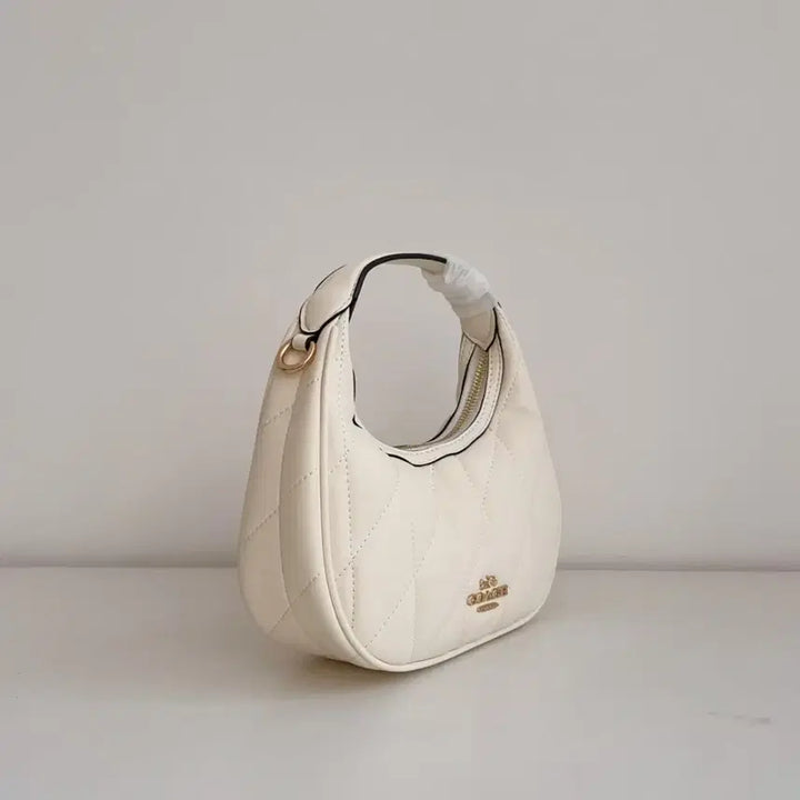 [BUNJANG] COACH Leather Quilted Clutch Bag with Shoulder Strap / 코치 핸드백 클러치백