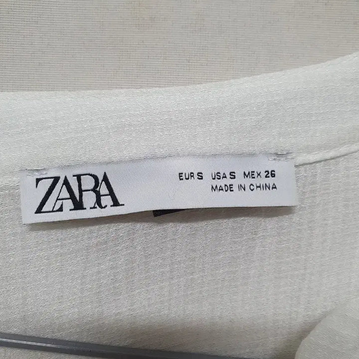 [BUNJANG] Zara White Eyelet Blouse / 자라 화이트 아일렛 블라우스