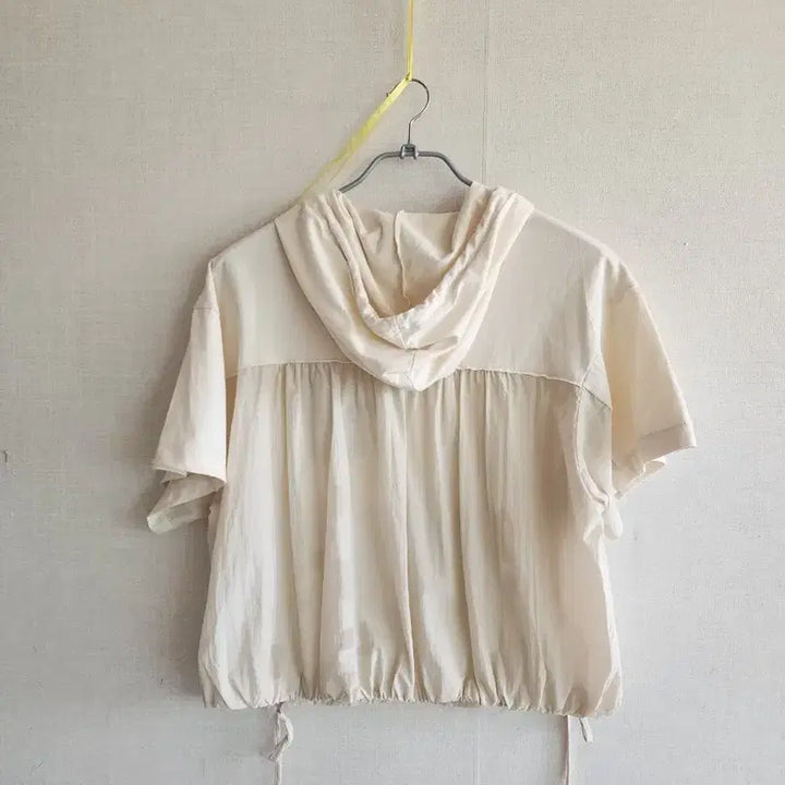 [BUNJANG] Ivory Cropped Short-Sleeve Hoodie Blouse / 아이보리 반팔 후드티 크롭 블라우스