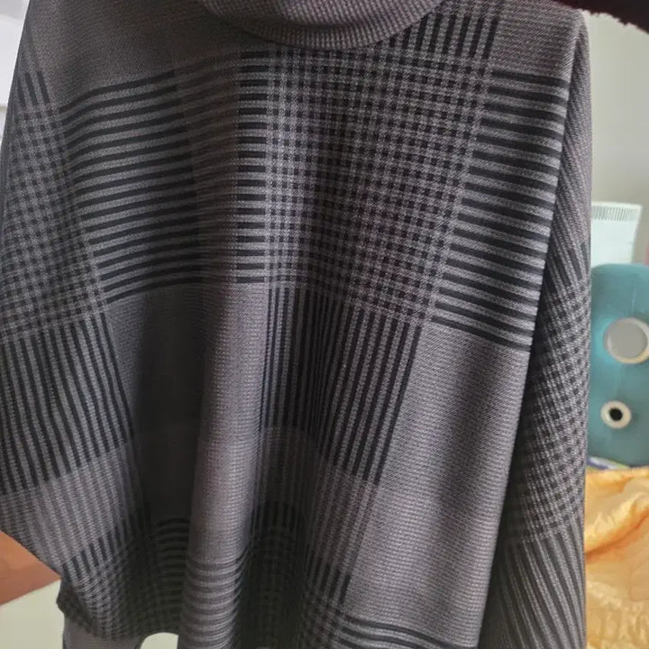 [BUNJANG] Check Pattern Turtleneck Short-Sleeve Poncho T-Shirt / 체크 패턴 터틀넥 판초 반팔