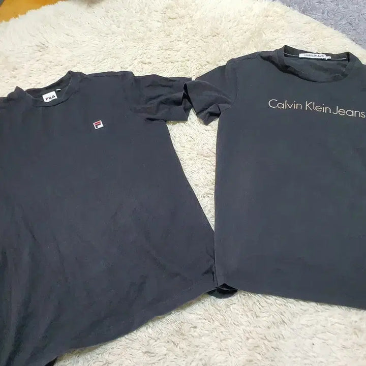 [BUNJANG] Calvin Klein Jeans &amp; Fila T-Shirt Set (M Size) / 캘빈클라인진스와 필라 반팔티 M사이즈 세트예요.일괄가격 깔끔한 디자인으