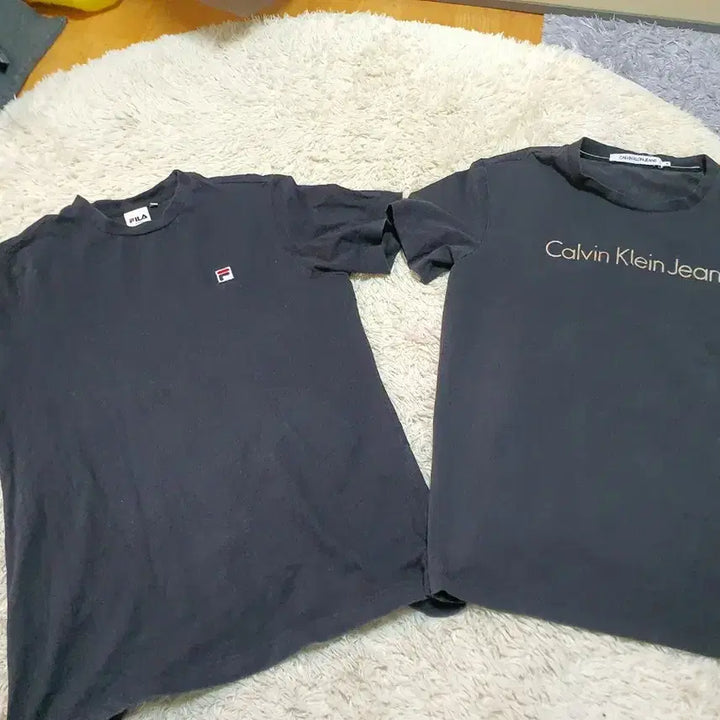 [BUNJANG] Calvin Klein Jeans &amp; Fila T-Shirt Set (M Size) / 캘빈클라인진스와 필라 반팔티 M사이즈 세트예요.일괄가격 깔끔한 디자인으