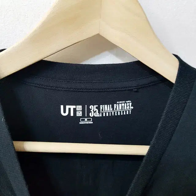 [BUNJANG] Final Fantasy 35th Anniversary Uniqlo T-Shirt Black / 파이널 판타지3 35주년 기념 유니클로 티셔츠 블랙