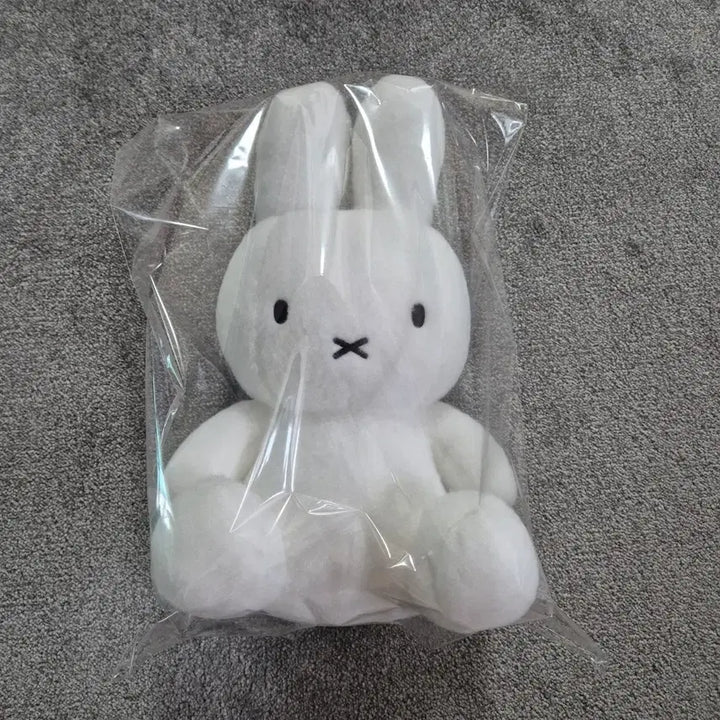 [BUNJANG] Miffy Plush Toy White New / 미피 푹신푹신 인형 화이트 새상품