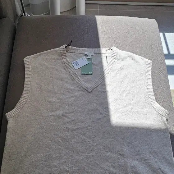 [BUNJANG] H&amp;M V-Neck Knit Vest Ivory Super Oversized XXL New / H&amp;M 브이넥 니트 조끼 아이보리 슈퍼오버핏 xxl 새제품
