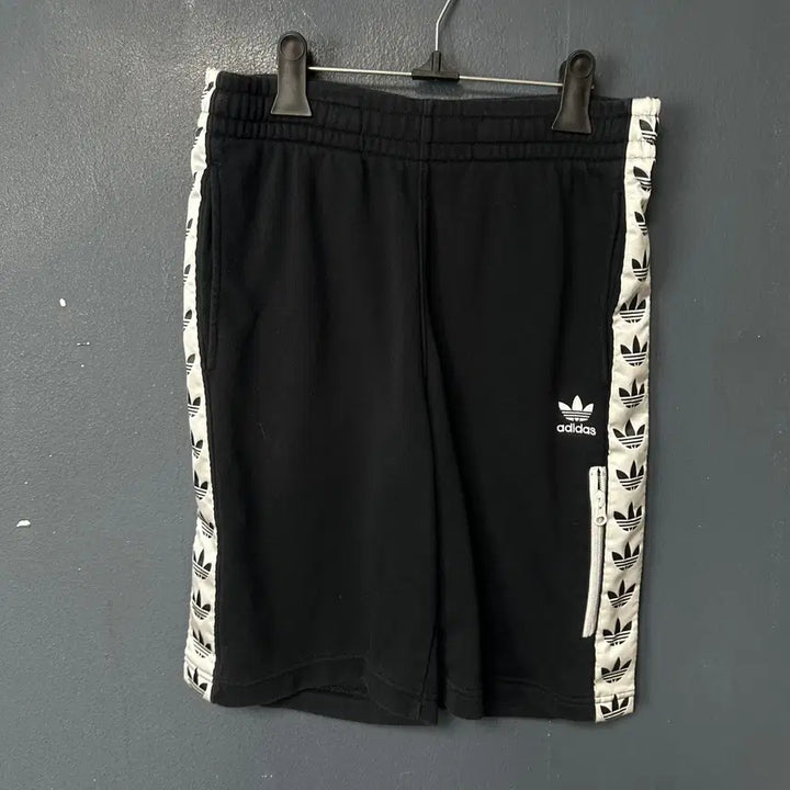 [BUNJANG] Adidas Tape Logo Black Training Shorts XL / XL 아디다스 테이프로고 블랙 트레이닝 반바지