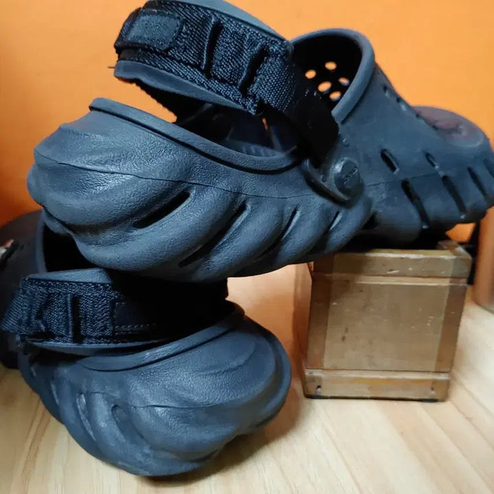[BUNJANG] Crocs Echo Clog Sandals / 크록스 에코 클로그 샌들(M7 W9추천사이즈255)