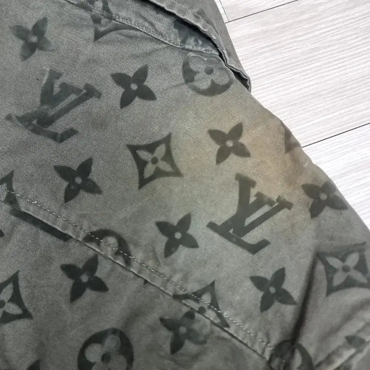 [BUNJANG] Louis Vuitton Monogram Vintage Trucker Jacket Khaki / 루이비통 모노그램 빈티지 트러커 자켓 카키(95-100)