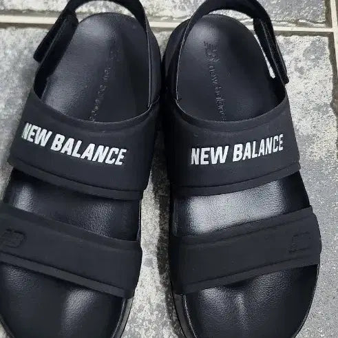 [BUNJANG] New Balance Black Sandals / 뉴발란스 샌들230