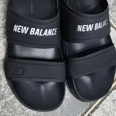 [BUNJANG] New Balance Black Sandals / 뉴발란스 샌들230