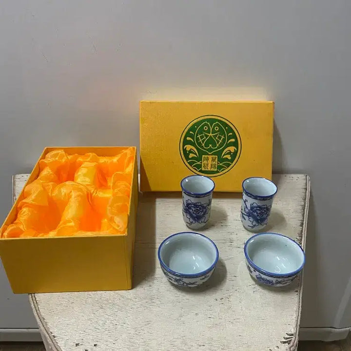 [BUNJANG] Set of 4 Ceramic Cups with Subtle Floral Pattern / 꽃문양이 은은히 퍼지는 도자기 잔4개/  요316