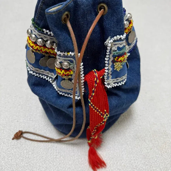 [SOLD OUT] 데님 복주머니 자수 동전 장식 에크루가방