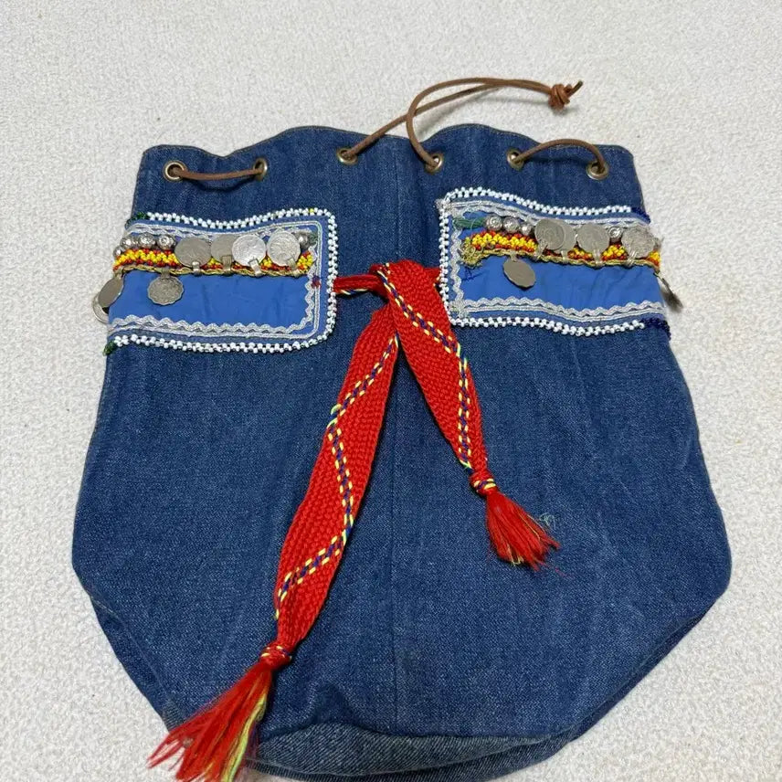 [SOLD OUT] 데님 복주머니 자수 동전 장식 에크루가방