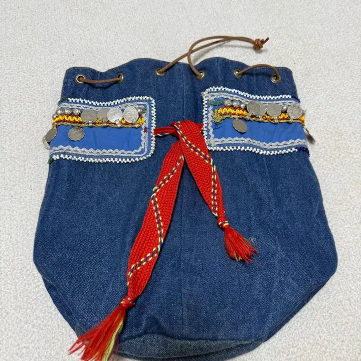 [SOLD OUT] 데님 복주머니 자수 동전 장식 에크루가방