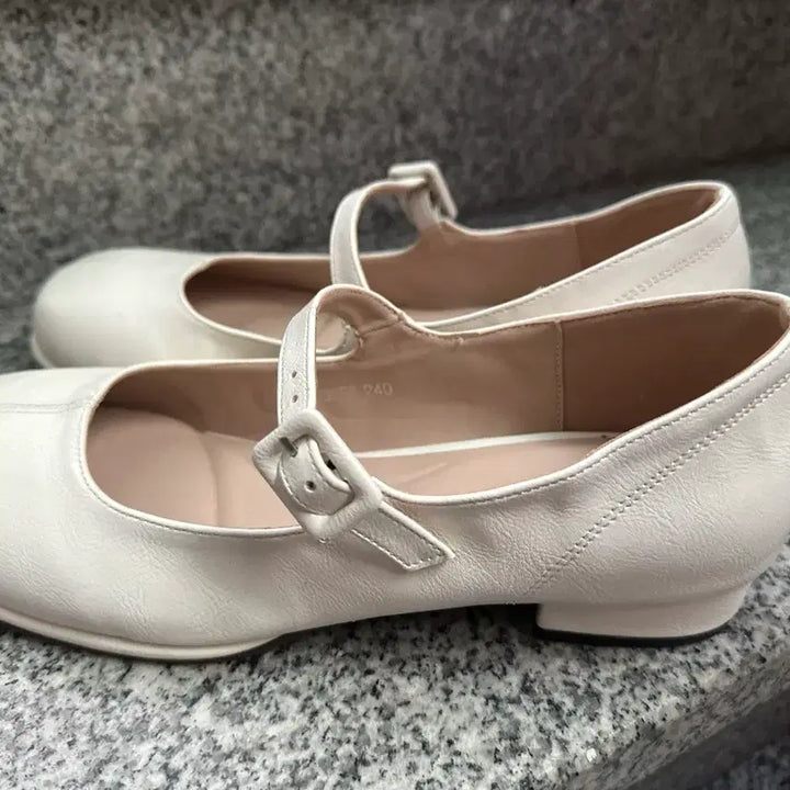 [BUNJANG] Ivory Mary Jane Strap Shoes (240) / (새상품) 아이보리 메리제인 스트랩 슈즈 240