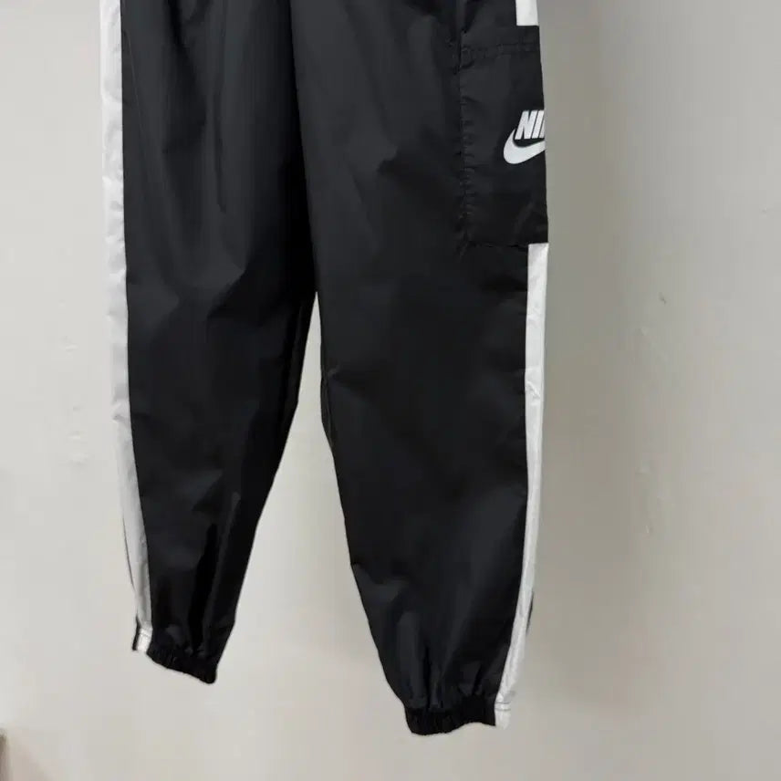 [BUNJANG] Nike Woven Jogger Pants S Black White / 새상품) 나이키 우븐 조거팬츠 S 블랙 화이트 트레이닝팬츠 Js53