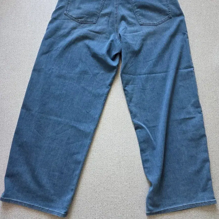 [BUNJANG] Uniqlo EZY Barrel Jeans XL Light Blue Wide Fit / (일본구입)유니클로 EZY 배럴 진 XL 연청 와이드