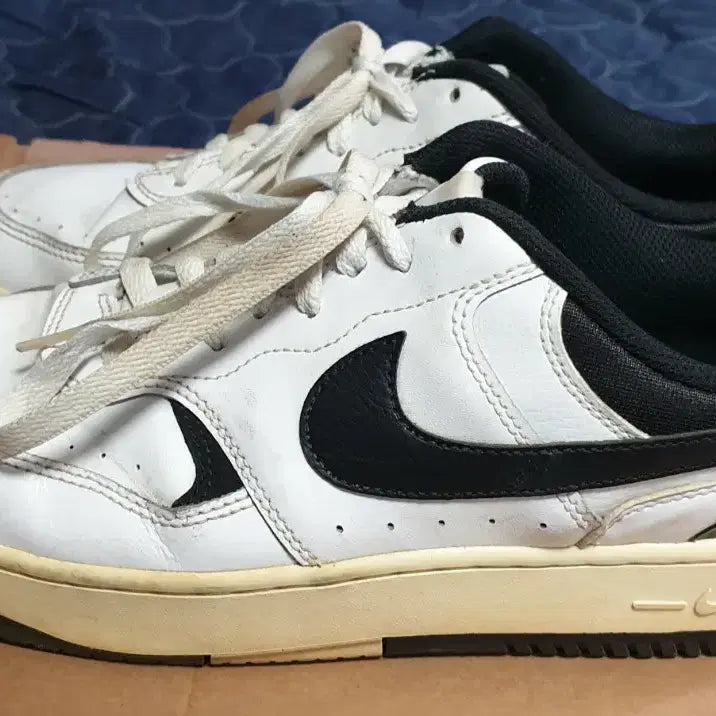 [BUNJANG] Nike Gamma Force White/Black Summit Iron Grey / (자연에이징) 나이키 감마포스 화이트블랙 서밋 아이언그레이 (275)