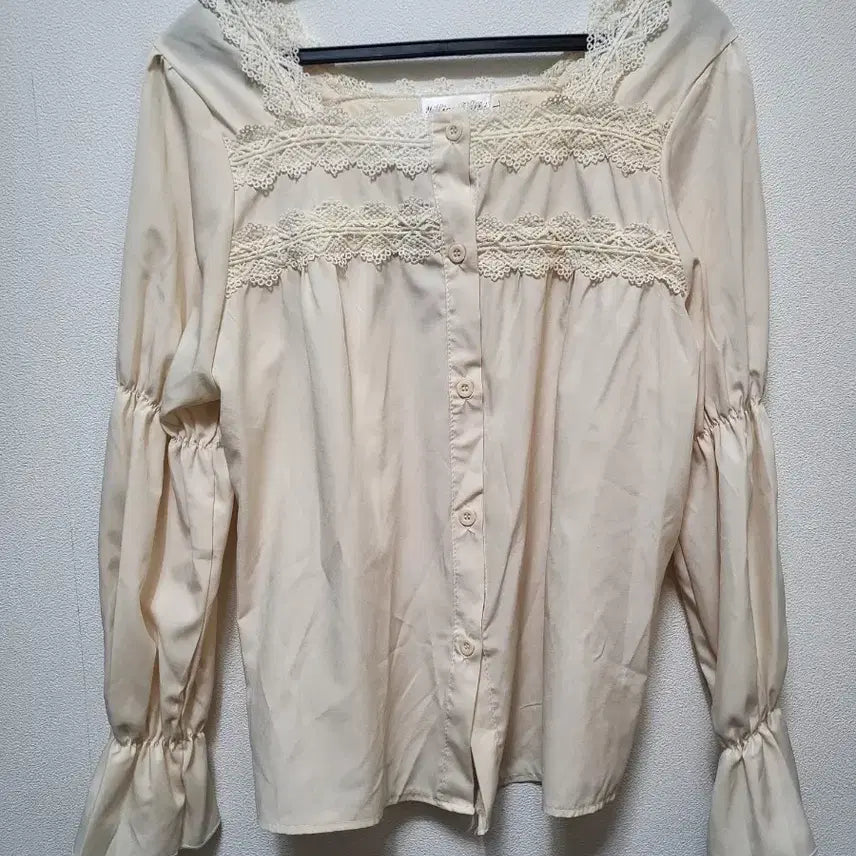 [BUNJANG] Byeolha Lace Puff Sleeve Blouse - Ivory / 51306/레이스 블라우스 아이보리 퍼프 소매/별하