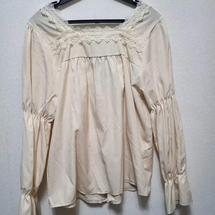 [BUNJANG] Byeolha Lace Puff Sleeve Blouse - Ivory / 51306/레이스 블라우스 아이보리 퍼프 소매/별하
