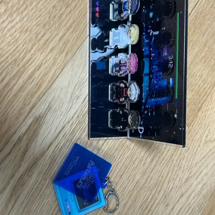 [BUNJANG] PLAVE Pixel World Acrylic Standee &amp; Keychain Set / 플레이브 픽셀월드 아크릴 + 키링