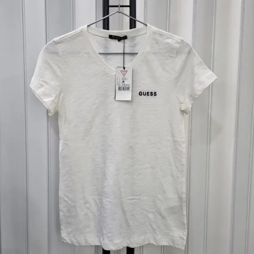 [SOLD OUT] 게스 새상품 화이트 V넥 반팔 티셔츠