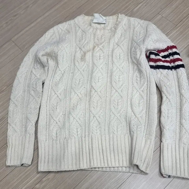 [BUNJANG] Thom Browne Ivory Aran Cable Knit Sweater with Signature Stripes / 톰브라운의 시그니처인  아이보리 색상 니트(실측)