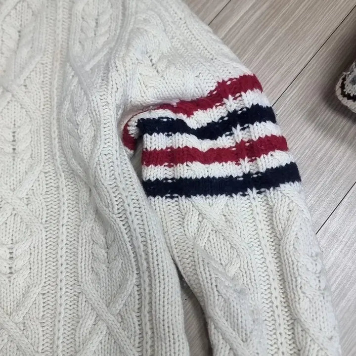 [BUNJANG] Thom Browne Ivory Aran Cable Knit Sweater with Signature Stripes / 톰브라운의 시그니처인  아이보리 색상 니트(실측)