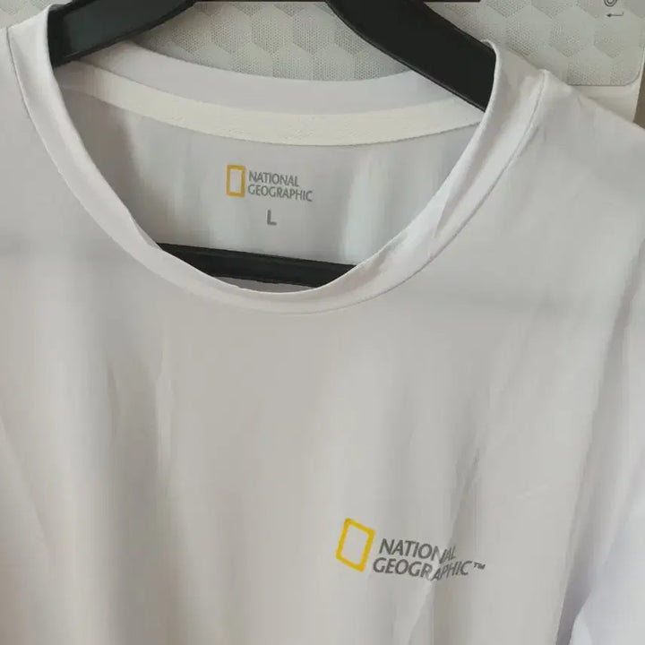 [BUNJANG] National Geographic White Short-Sleeve T-Shirt L / 내셔널지오그래픽 흰색 반팔 티셔츠 L 새상품