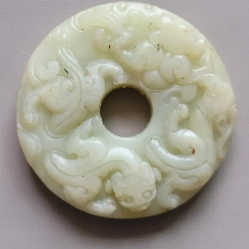 [BUNJANG] Carved Jade Pendant with Auspicious Beasts Motif / 서수문양 옥패 옥조각