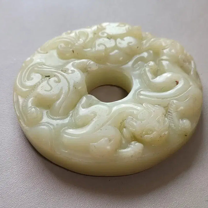 [BUNJANG] Carved Jade Pendant with Auspicious Beasts Motif / 서수문양 옥패 옥조각