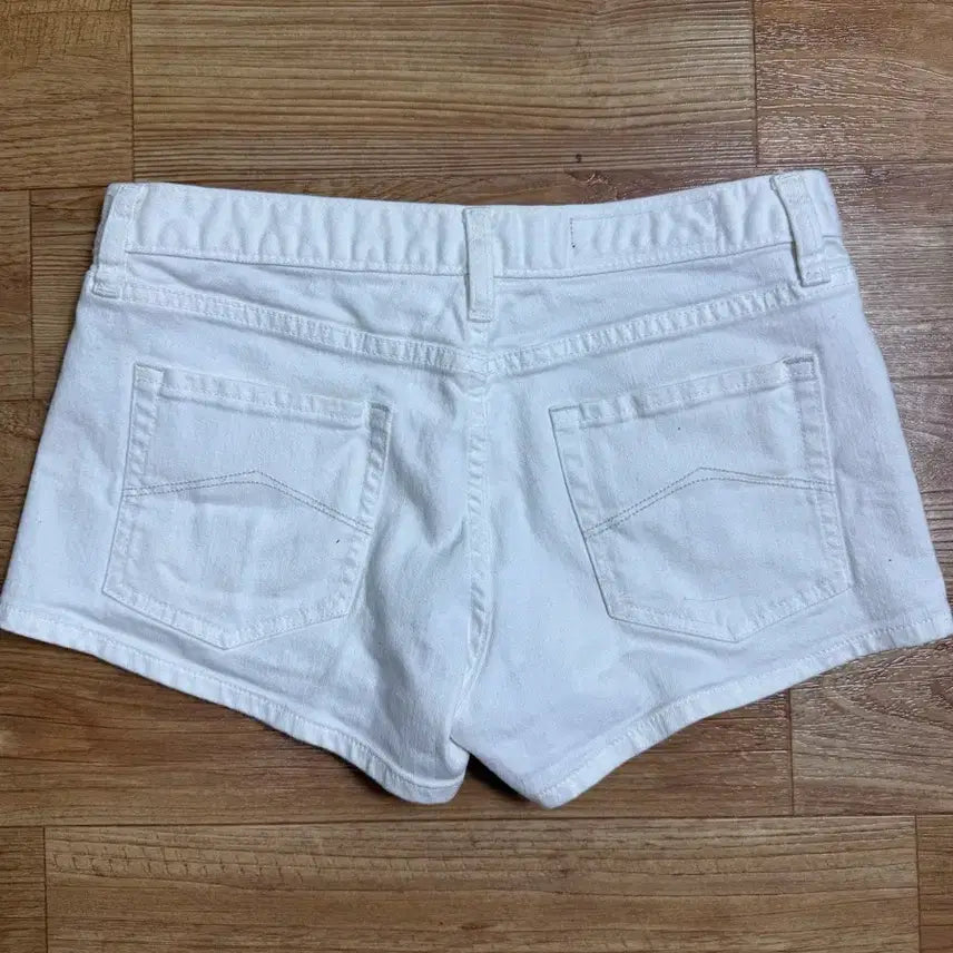 [BUNJANG] Emporio Armani Exchange White Shorts Size 4 / 아르마니 익스체인지 화이트 숏팬츠 4사이즈