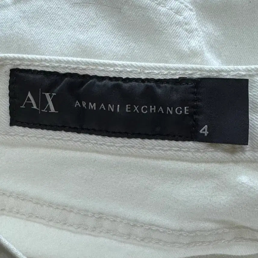 [BUNJANG] Emporio Armani Exchange White Shorts Size 4 / 아르마니 익스체인지 화이트 숏팬츠 4사이즈