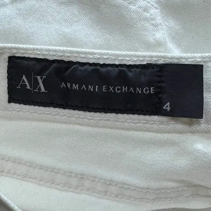 [BUNJANG] Emporio Armani Exchange White Shorts Size 4 / 아르마니 익스체인지 화이트 숏팬츠 4사이즈