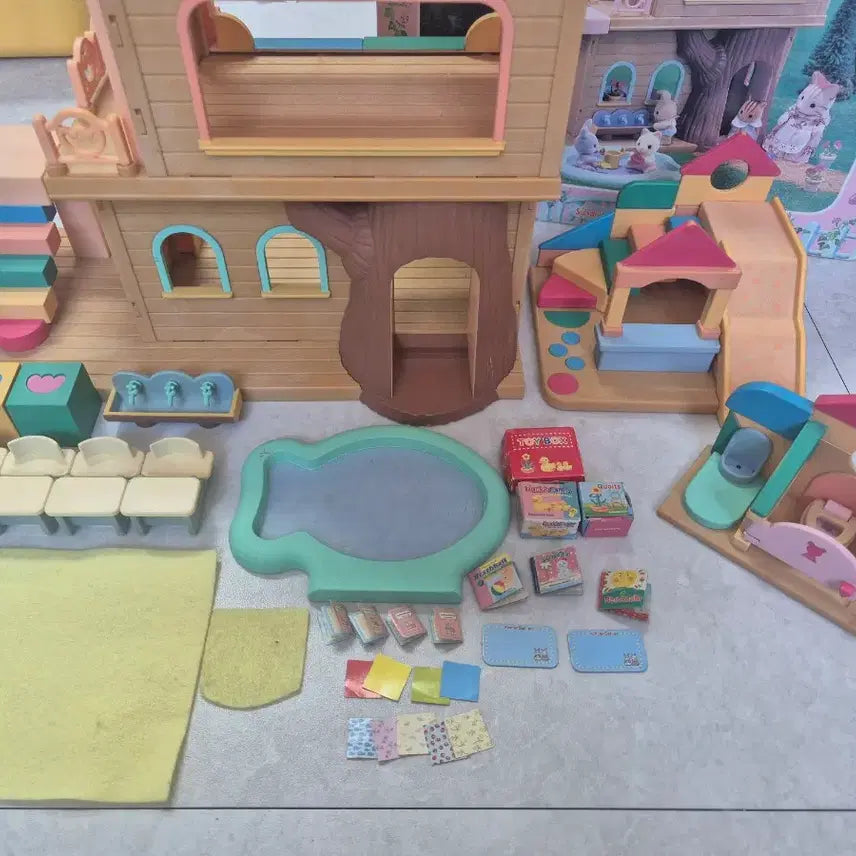 [BUNJANG] Sylvanian Families Old Kindergarten Playset with Toilet and Slide / 실바니안 킨더가든 올드 유치원(덤 화장실, 미끄럼틀)