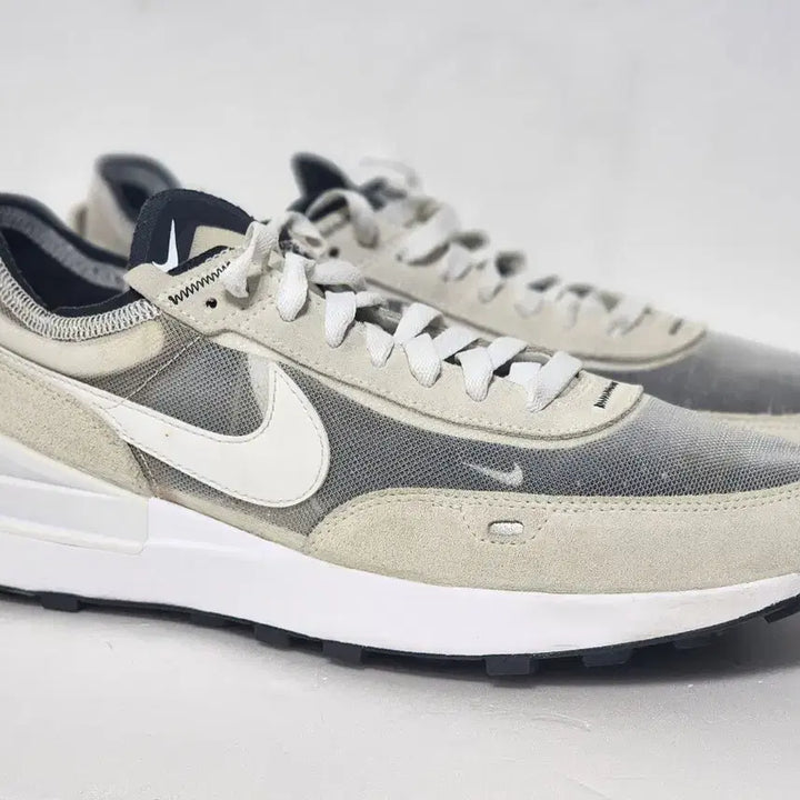 [BUNJANG] Nike Waffle One DA7995-100 White/Black Sneakers 275mm / 나이키 와플 원 DA7995-100 화이트/블랙 운동화 275mm