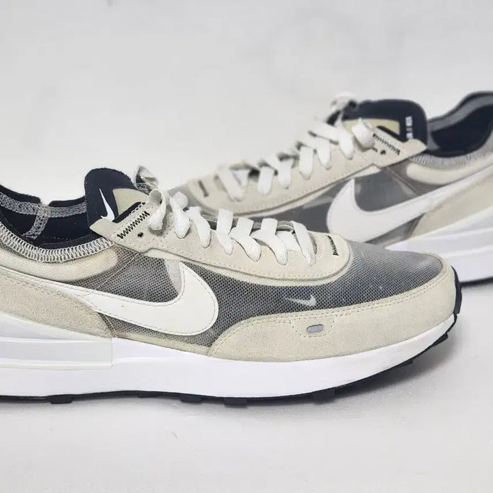 [BUNJANG] Nike Waffle One DA7995-100 White/Black Sneakers 275mm / 나이키 와플 원 DA7995-100 화이트/블랙 운동화 275mm