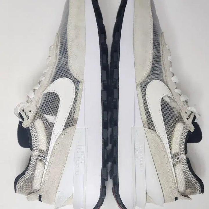 [BUNJANG] Nike Waffle One DA7995-100 White/Black Sneakers 275mm / 나이키 와플 원 DA7995-100 화이트/블랙 운동화 275mm