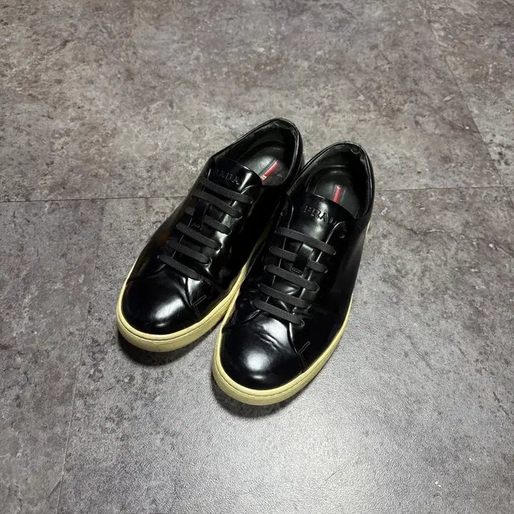[BUNJANG] Prada Linea Rossa Sneakers / 프라다 리네아로사 스니커즈 255