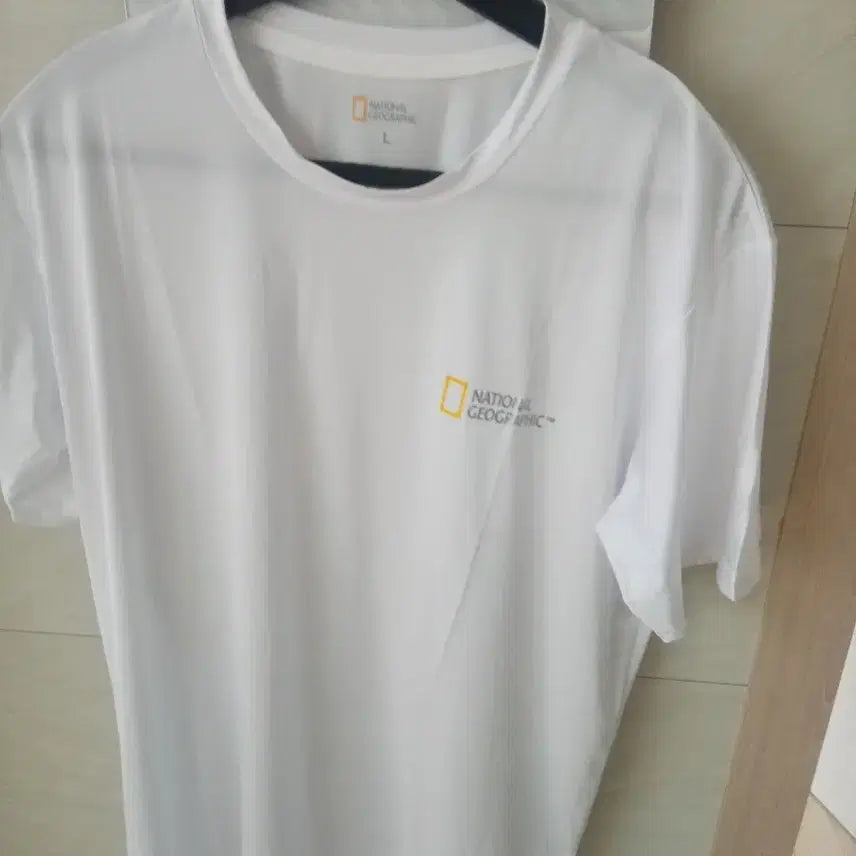 [BUNJANG] National Geographic White Short-Sleeve T-Shirt (L) / 내셔널지오그래픽 흰색 반팔 티셔츠 L 새상품