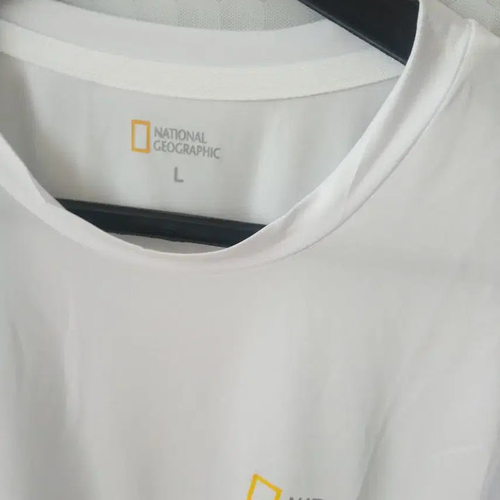[BUNJANG] National Geographic White Short-Sleeve T-Shirt (L) / 내셔널지오그래픽 흰색 반팔 티셔츠 L 새상품