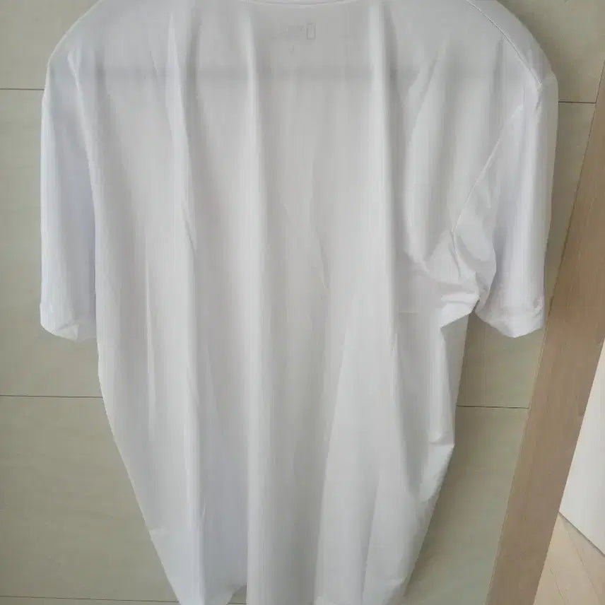[BUNJANG] National Geographic White Short-Sleeve T-Shirt (L) / 내셔널지오그래픽 흰색 반팔 티셔츠 L 새상품